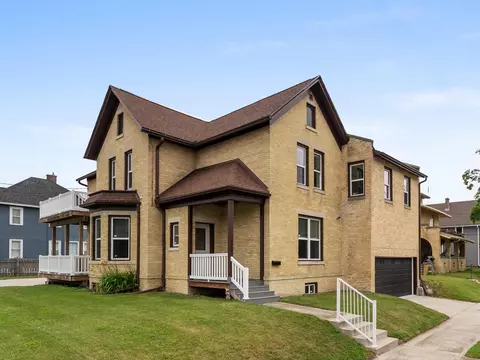 818 N 6th, Manitowoc, WI 54220