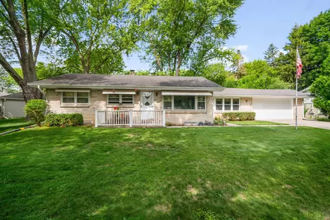 3303 N N Knl, Wauwatosa, WI 53222