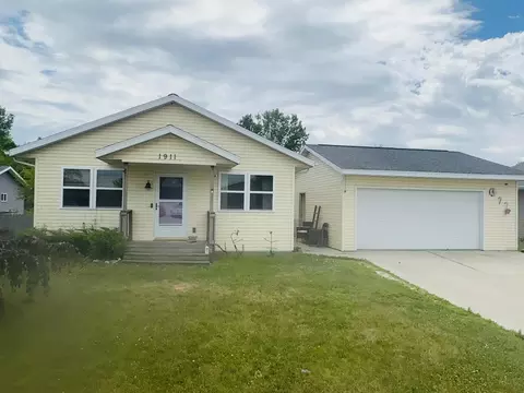 1911 Flambeau, Manitowoc, WI 54220