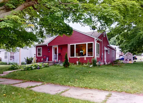 2402 S 9th, Manitowoc, WI 54220