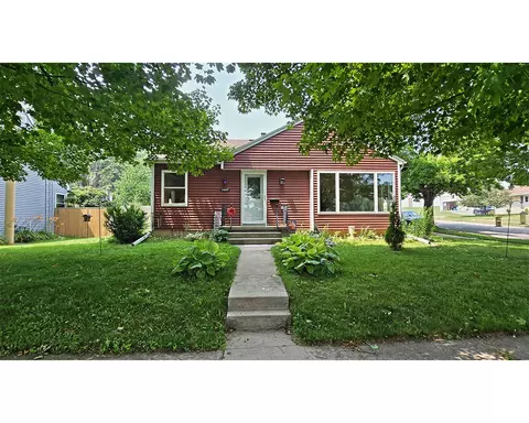 2402 S 9th, Manitowoc, WI 54220