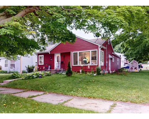 2402 S 9th, Manitowoc, WI 54220