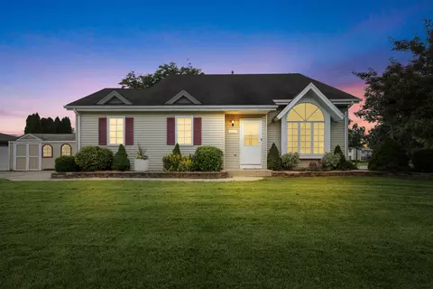 8215 S Wildwood, Oak Creek, WI 53154