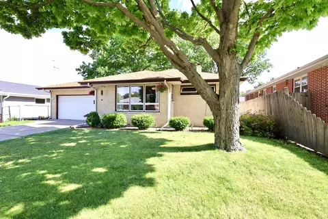 4821 70th, Kenosha, WI 53142