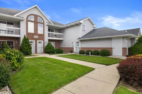 1296 Village Ctr #2, Somers, WI 53144