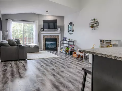 n17w26873 E Fieldhack #G, Pewaukee, WI 53072