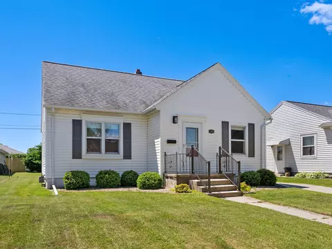 1709 Grand, Manitowoc, WI 54220