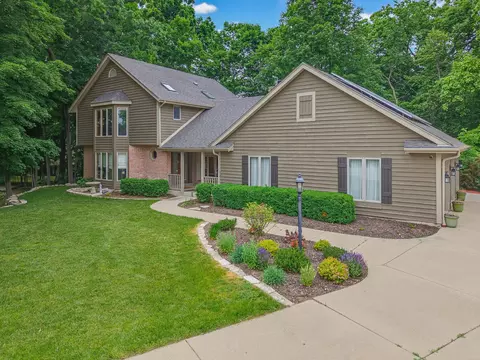 3532 S 121st, Greenfield, WI 53228