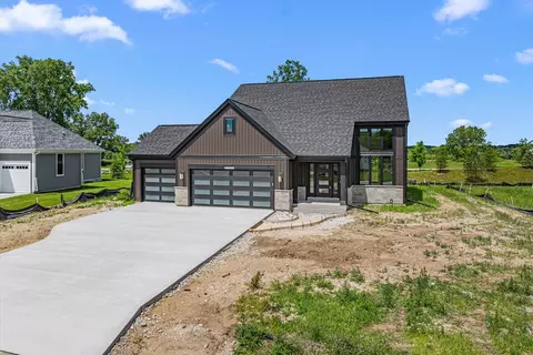 w251n2385 Valleyview, Pewaukee, WI 53072