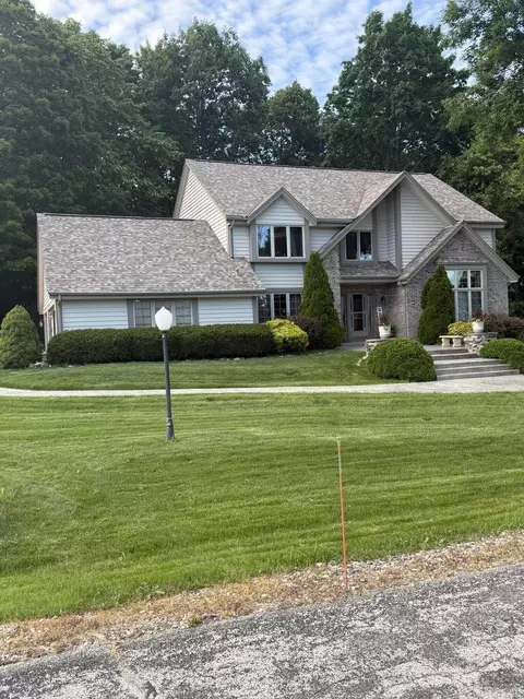 11028 W Daphne, Milwaukee, WI 53224