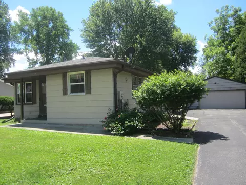 1119 W Wisconsin, Oconomowoc, WI 53066