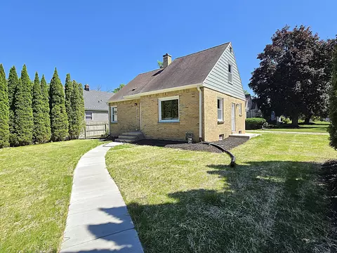 3215 W Oriole, Milwaukee, WI 53209