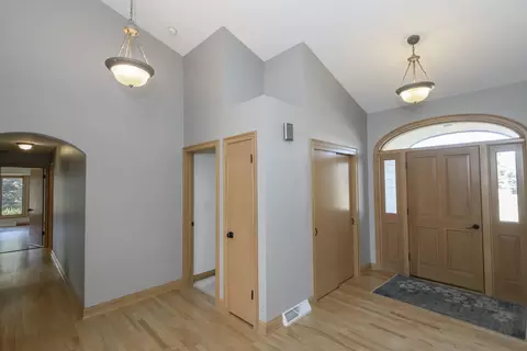 Entry Way - s88w34777 Nesting, Eagle, WI 53119 photo 2 of 2