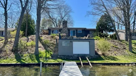 5904 Eagle Pt, Hartford, WI 53027