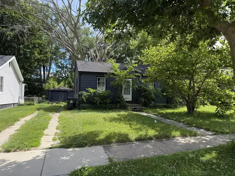 2715 Eisenhower, Racine, WI 53405