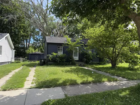 2715 Eisenhower, Racine, WI 53405