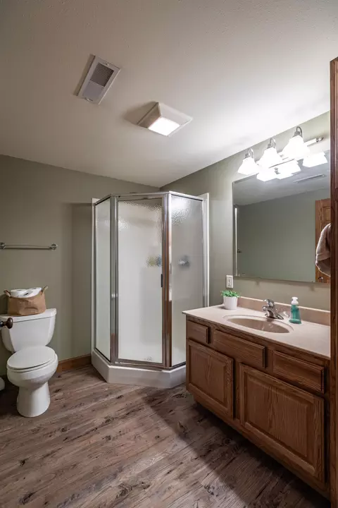 Bath - n6587 Mccurdy Road, Onalaska, WI 54636 photo 4 of 5
