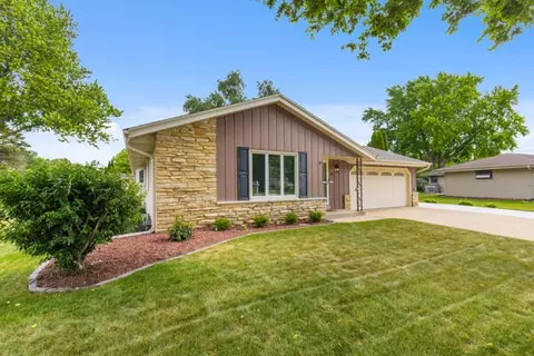 1111 Wisteria, Waukesha, WI 53189
