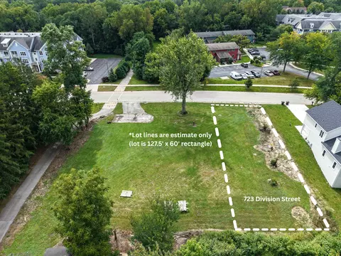 723 Division, Delafield, WI 53018 photo 4