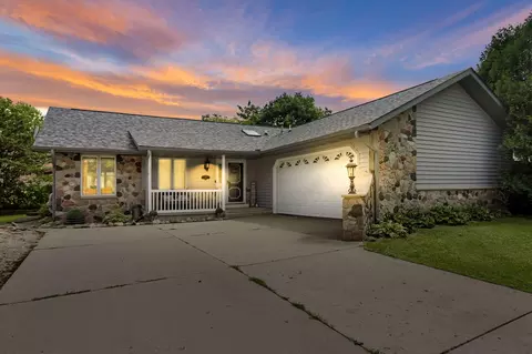 645 W W Est, Elkhorn, WI 53121