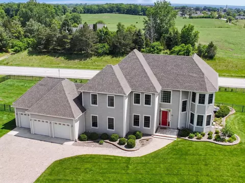 3268 Bay Hl, Port Washington, WI 53074
