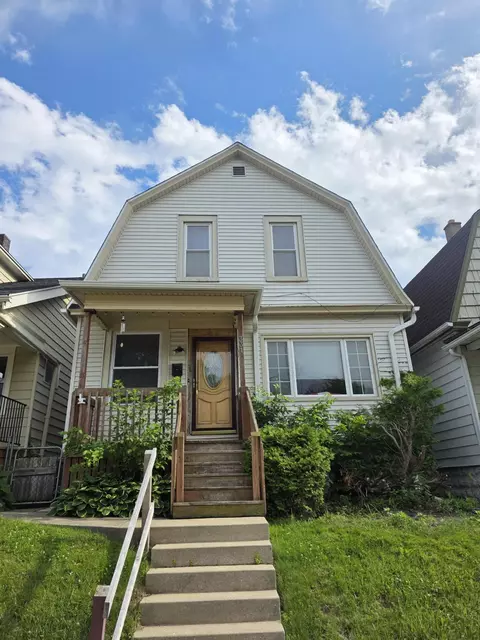 331 E Deer, Milwaukee, WI 53207