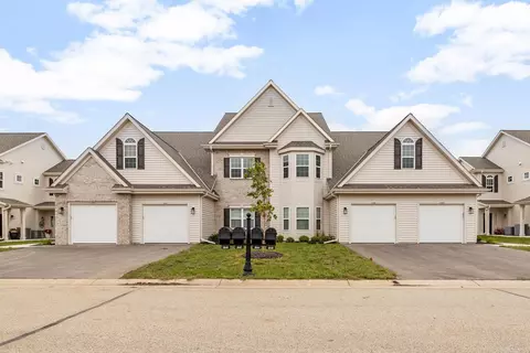 1818 Horseshoe #424-4, Slinger, WI 53086