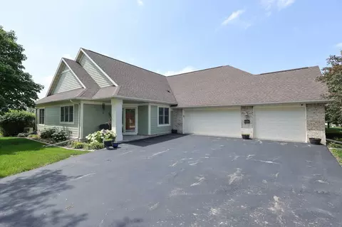 3406 W Villa, Franklin, WI 53132