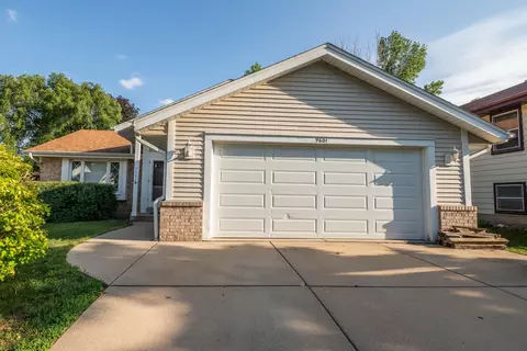 9601 W Darnel, Milwaukee, WI 53224