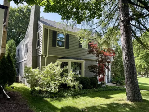 5442 N Hollywood, Whitefish Bay, WI 53217