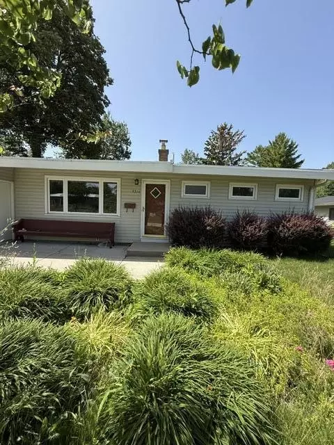 7311 Earl, Greendale, WI 53129