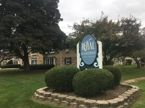 5625 W Brown Deer #211, Milwaukee, WI 53223
