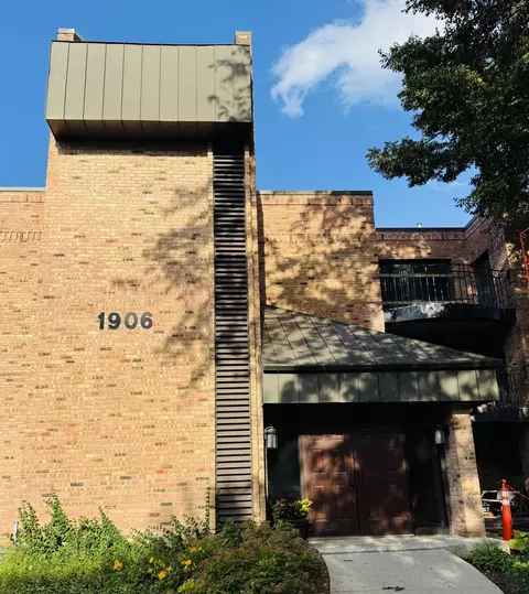1906 E Shorewood #265, Shorewood, WI 53211