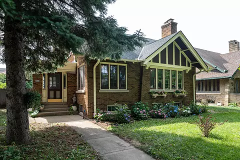 2543 N Grant, Milwaukee, WI 53210
