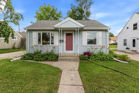 4107 S Hately, Saint Francis, WI 53235