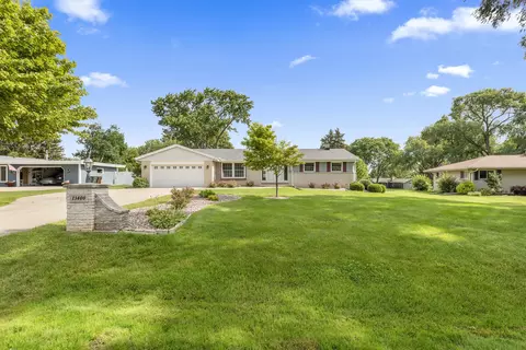 13400 W Sunny Vw, New Berlin, WI 53151