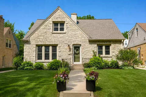 125 N 85th, Wauwatosa, WI 53226