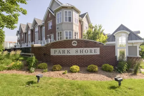 3872 S S Lk #101, Saint Francis, WI 53235