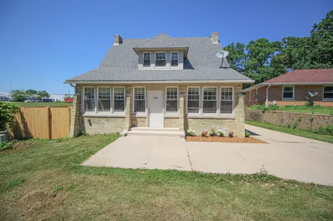 2406 Washington, Kenosha, WI 53140