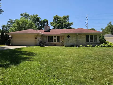 2127 N Crestview, Wauwatosa, WI 53226