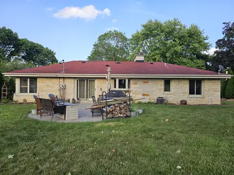 2127 Crestview, Wauwatosa, WI 53226