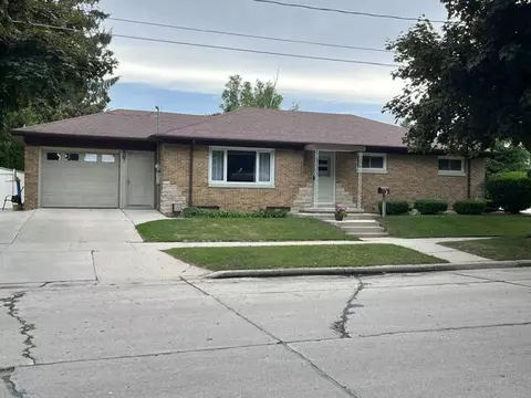 2504 S 8th, Manitowoc, WI 54220
