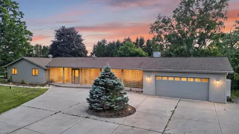 w2179 Shamrock Drive, Sheboygan, WI 53083