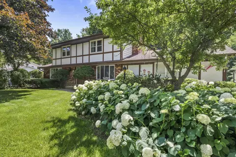 n76w14597 North Pt, Menomonee Falls, WI 53051