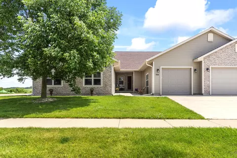113 Community, Fall River, WI 53932