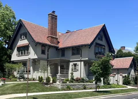 2928 E Kenwood, Milwaukee, WI 53211