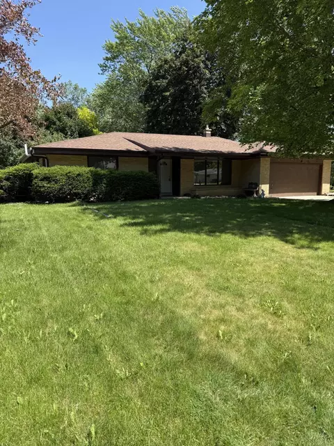 8414 S Verdev, Oak Creek, WI 53154