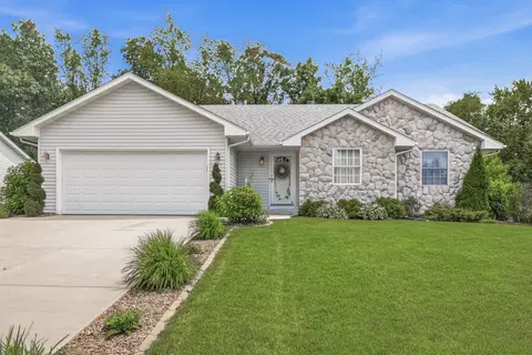 390 Garrison, Lake Geneva, WI 53147