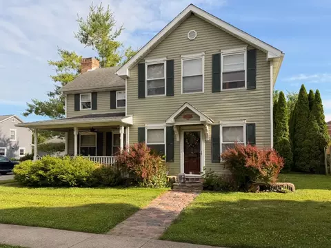 914 Dodge, Lake Geneva, WI 53147