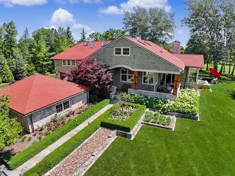 12138 N N Riv, Mequon, WI 53092